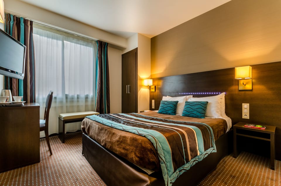 Select Comfort beds, in-room safe, desk, blackout drapes