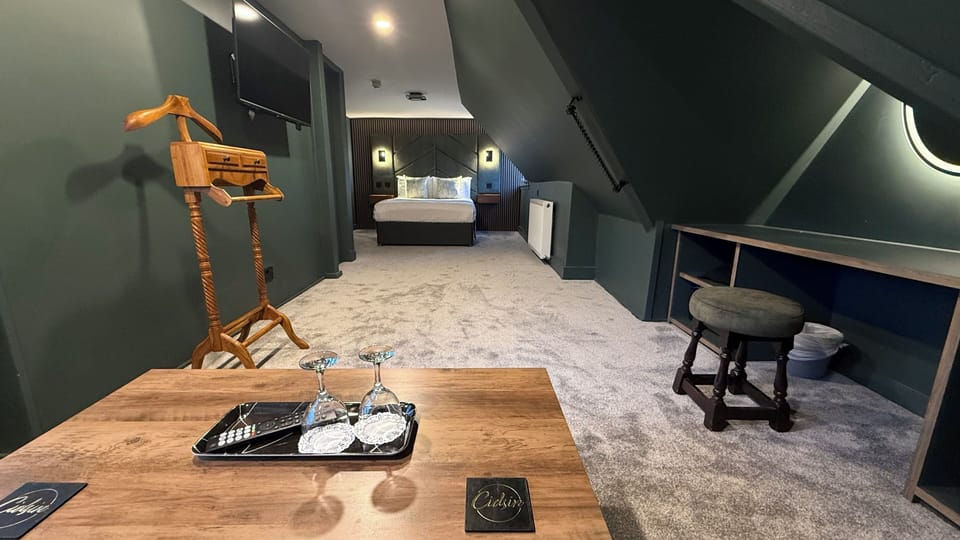 Deluxe Studio Suite | Individually decorated, individually furnished, free WiFi, bed sheets