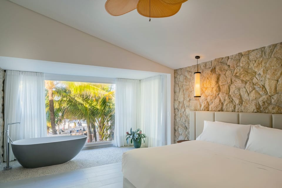 Premium Villa | Minibar, in-room safe, desk, blackout drapes