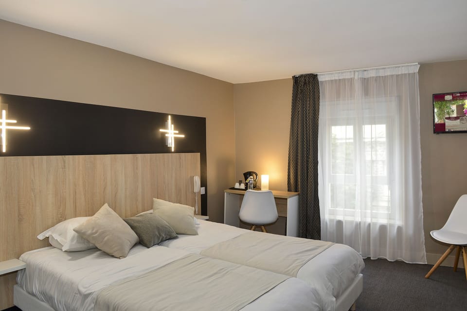 Deluxe Double Room | In-room safe, desk, free WiFi, wheelchair access