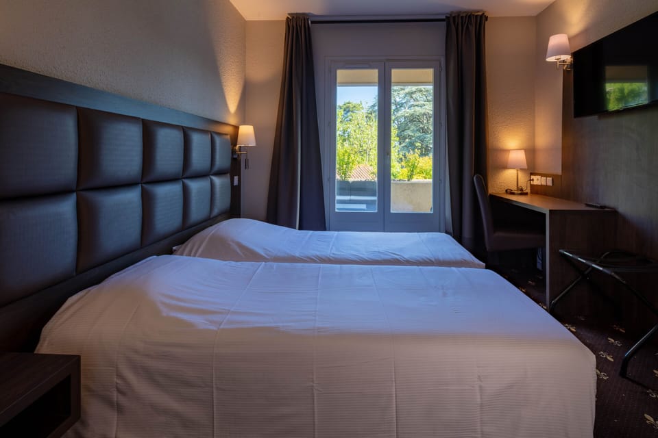 Double Room, Terrace, Pool View | Desk, soundproofing, free WiFi, bed sheets