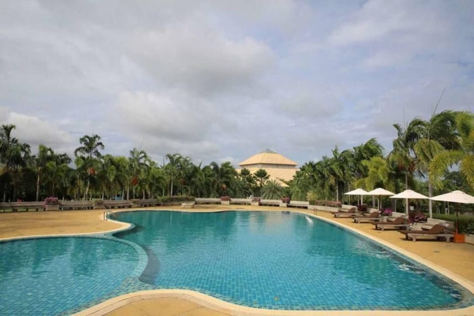 Exercise/lap pool