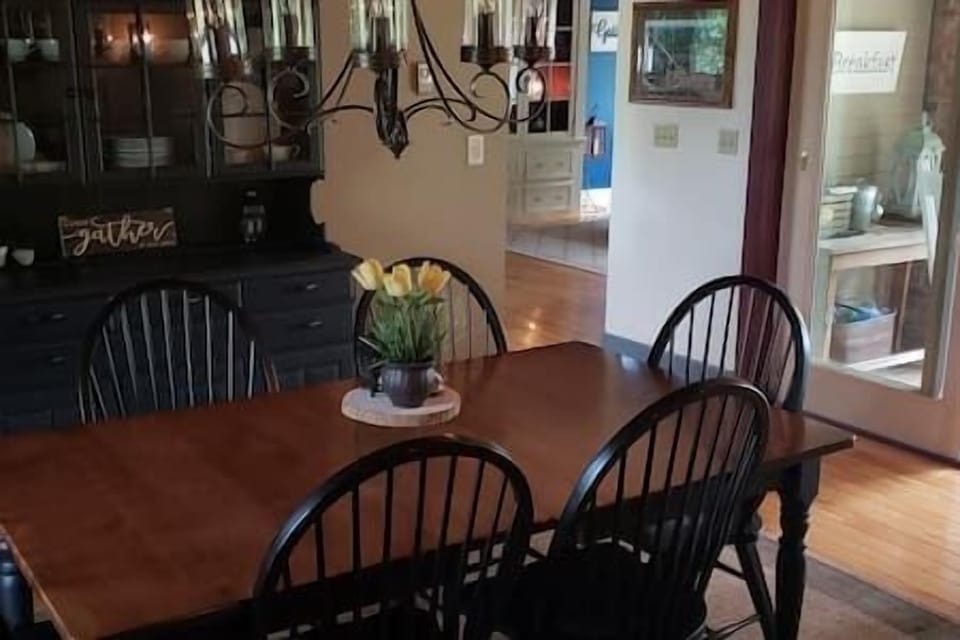 Communal dinning room (3)