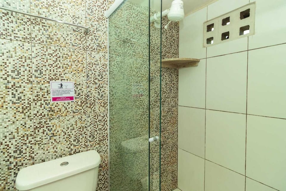 Double Room | Bathroom | Shower, free toiletries, hair dryer, towels