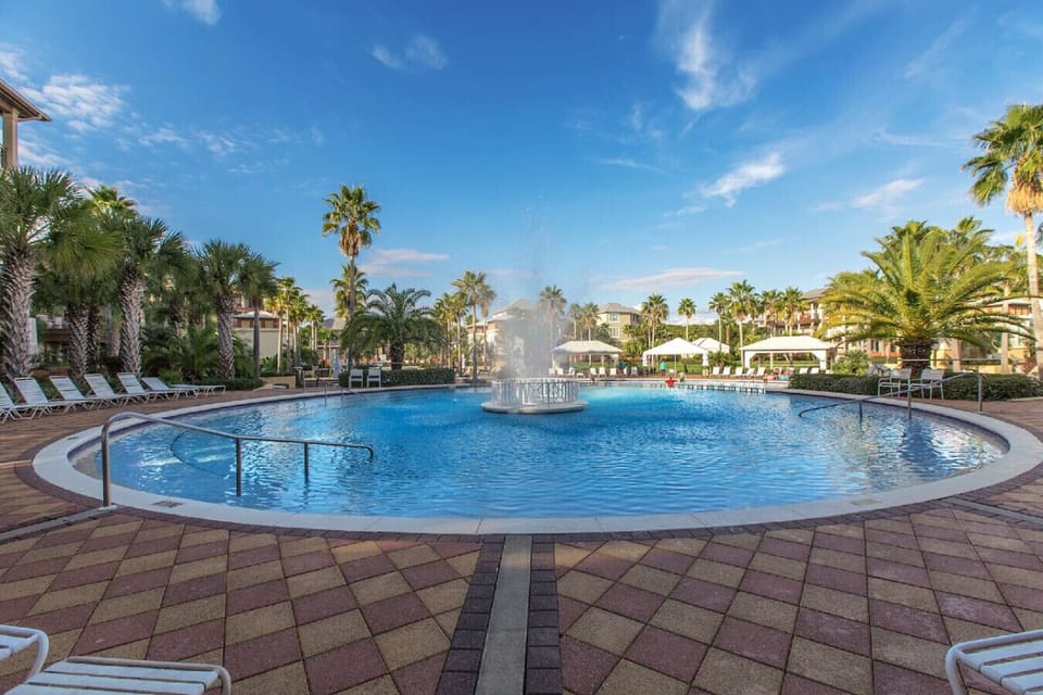 Seacrest Beach pool fountain