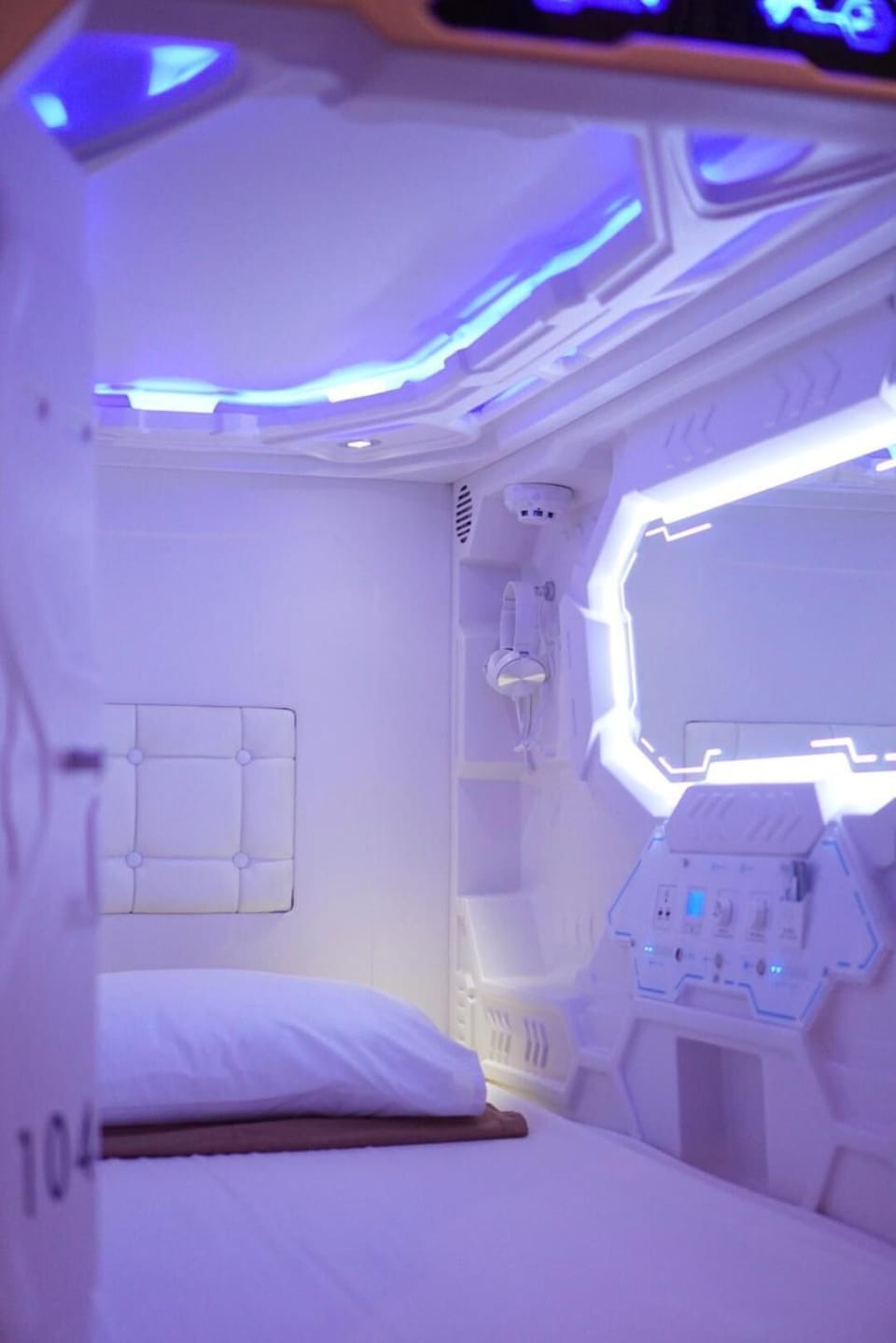 Soundproofing, free WiFi, bed sheets