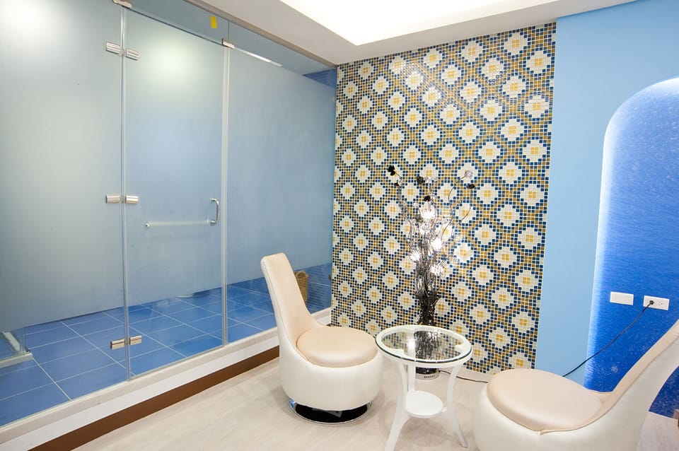 Gallery Double Room | Desk, blackout drapes, soundproofing, rollaway beds (surcharge)