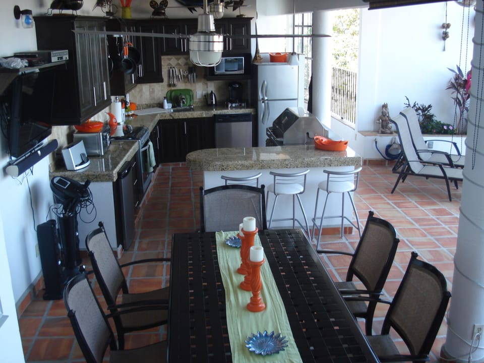 Outdoor kitchen on roof