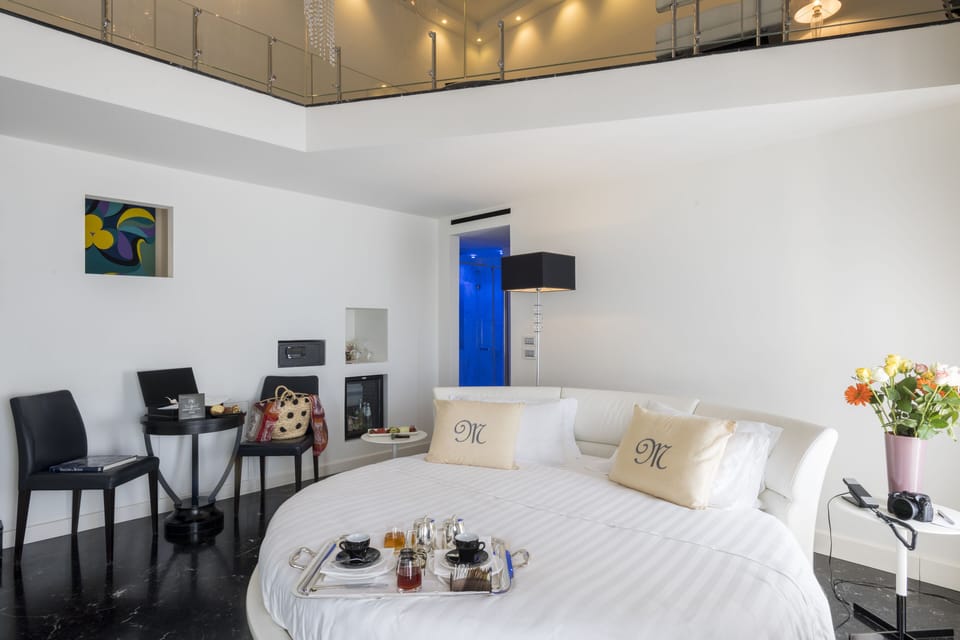 Design Suite | Premium bedding, down comforters, minibar, in-room safe