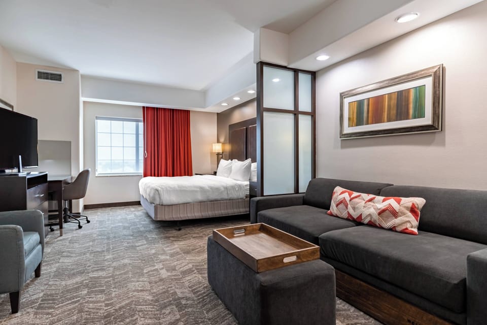 Studio, 1 Double Bed | 1 bedroom, pillowtop beds, in-room safe, desk