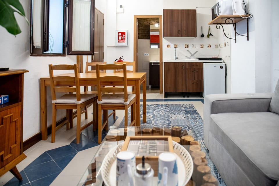 Grand Studio (I) | Private kitchen | Microwave, stovetop, electric kettle, cookware/dishes/utensils