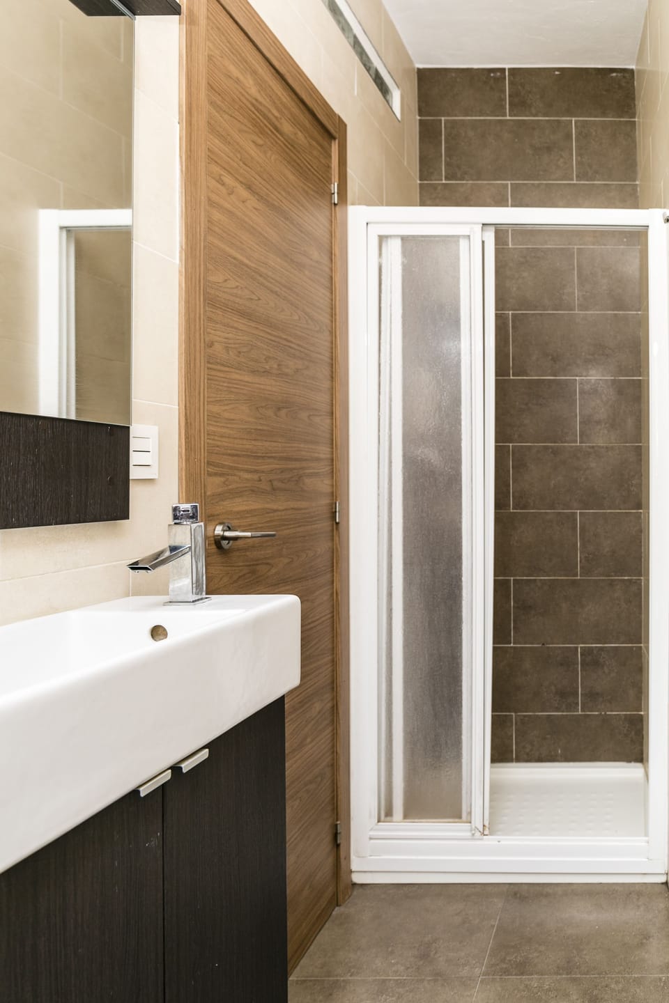 Studio (III) | Bathroom | Shower, hair dryer, bidet, towels
