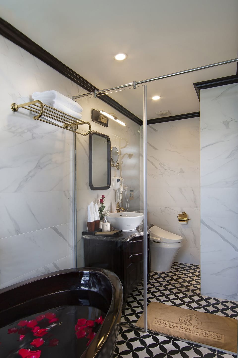 Premium Double Suite with Private Balcony | Bathroom | Shower, free toiletries, hair dryer, bathrobes