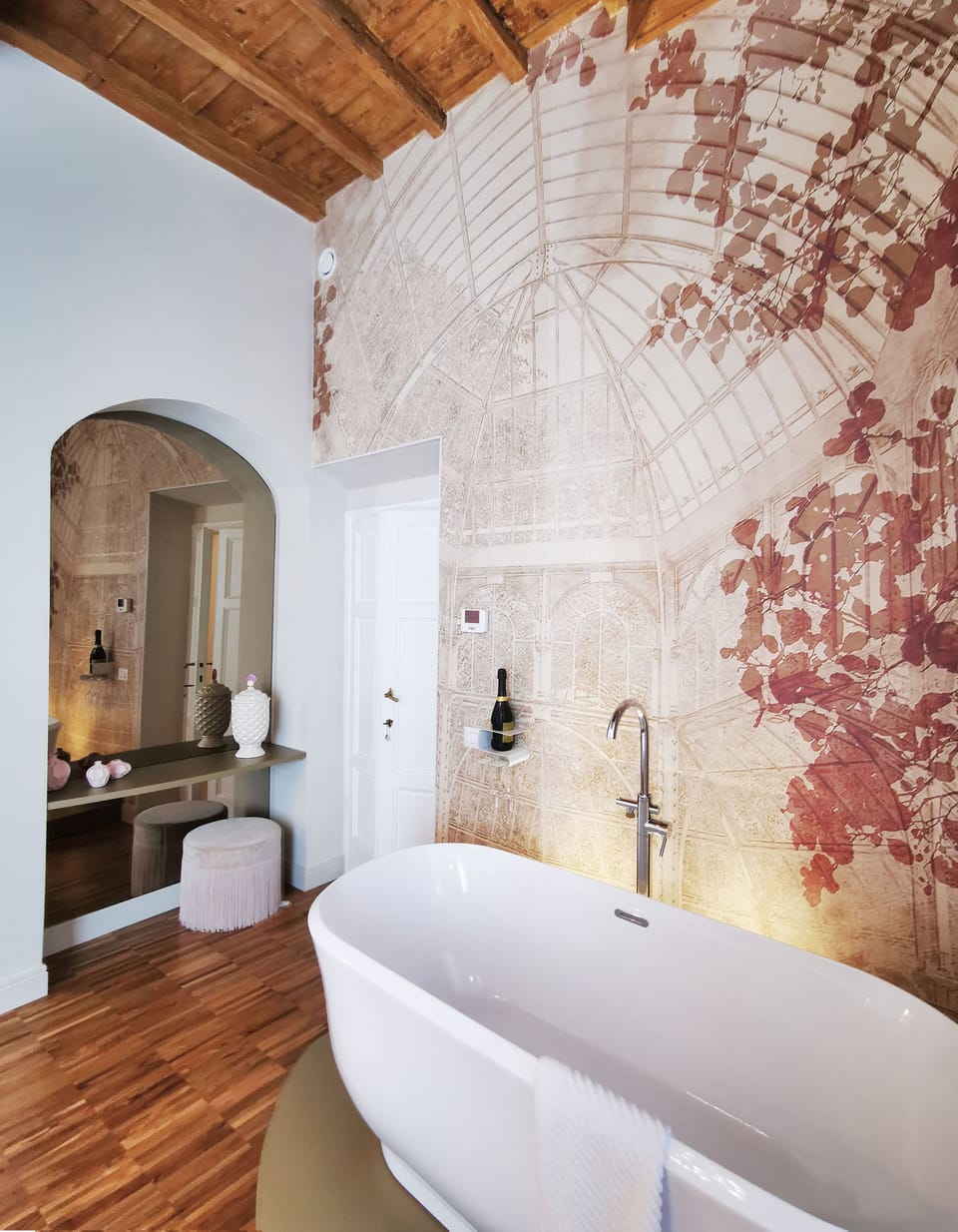 Deluxe Double Room, 1 King Bed, Hot Tub, Tower | Deep soaking bathtub