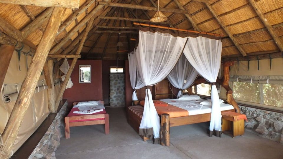 Deluxe Cabin, Park View | Egyptian cotton sheets, premium bedding, desk, blackout drapes
