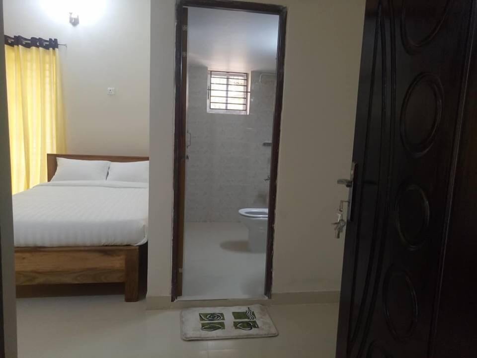 Deluxe Room, Lake View | 1 bedroom, Egyptian cotton sheets, premium bedding, Select Comfort beds