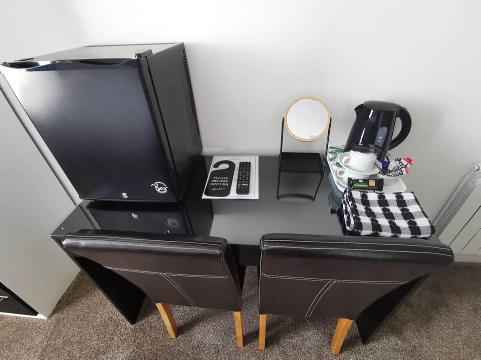 Superior Double Room, 1 King Bed | Coffee and/or coffee maker