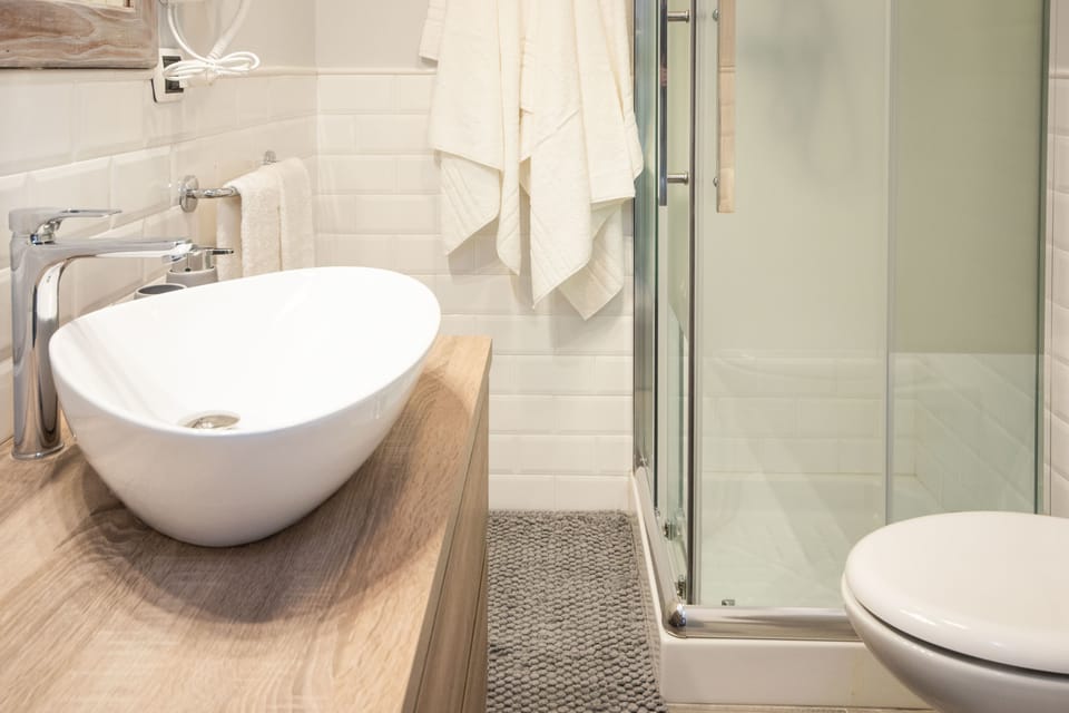 Superior Double Room, 1 Queen Bed, Terrace | Bathroom | Shower, rainfall showerhead, hair dryer, bidet