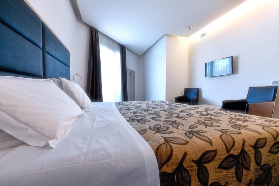 In-room safe, free WiFi, bed sheets