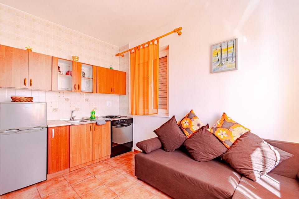 Living room & kitchen
