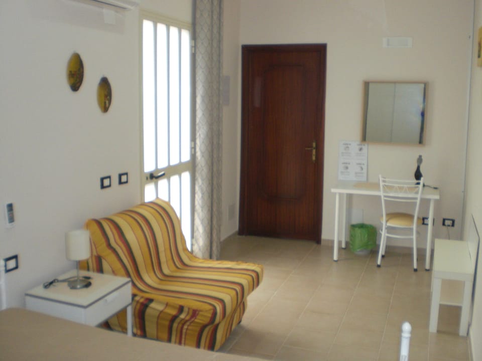 Double Room | Desk, blackout drapes, rollaway beds, free WiFi