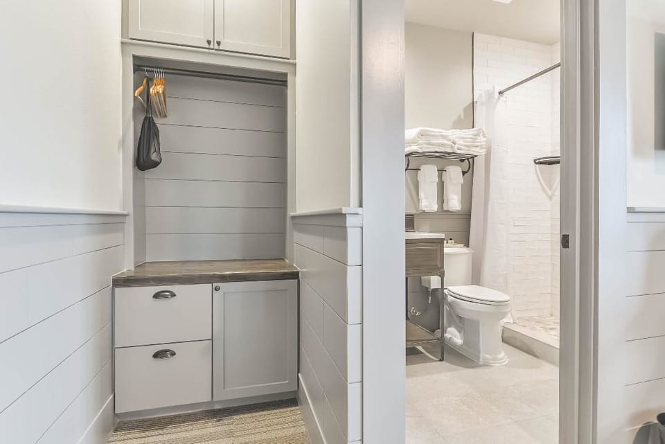 Traditional Double Room | Bathroom | Free toiletries, hair dryer, towels, soap