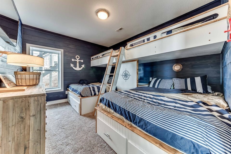 Bunk room 2, sleeping for 6