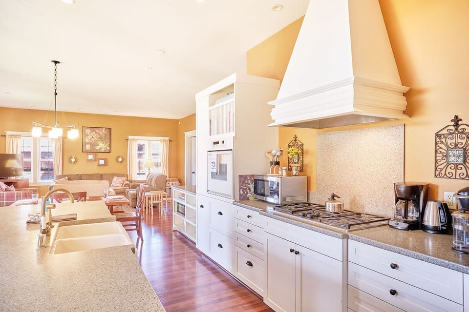 Fully stocked kitchen for all your cooking needs