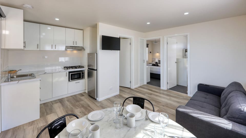Cabin, Garden View | Private kitchen | Full-size fridge, microwave, stovetop, toaster