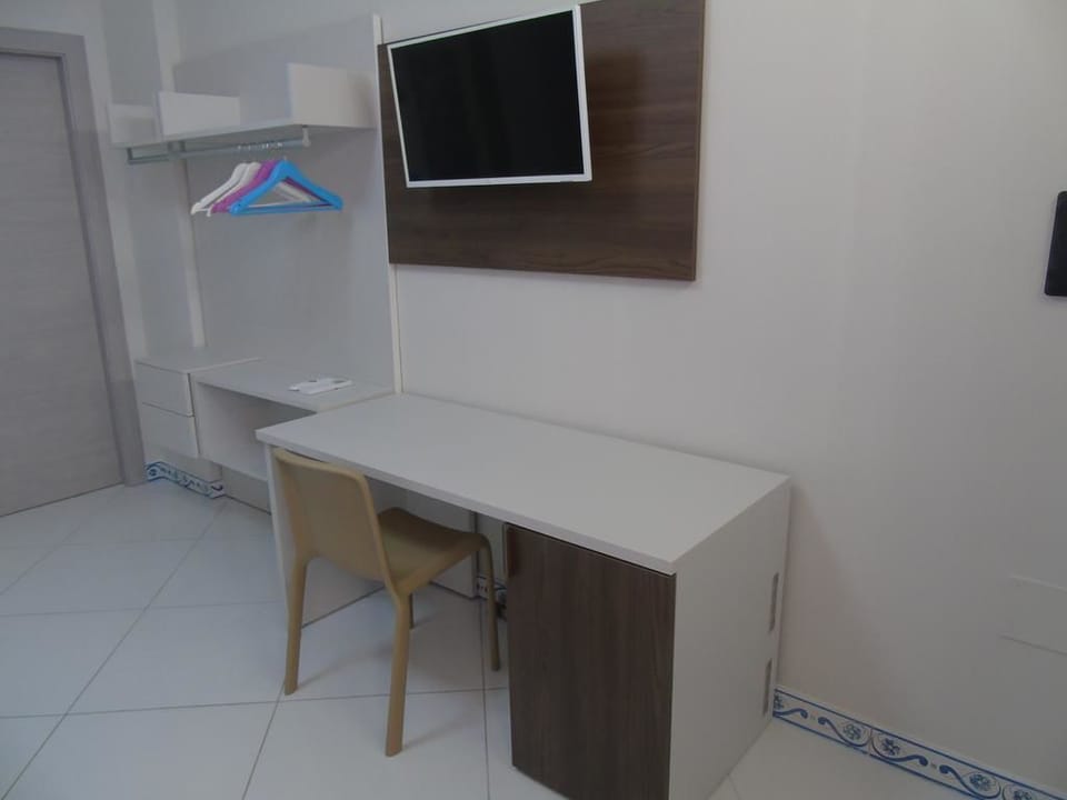 Comfort Double Room, 2 Twin Beds | Premium bedding, blackout drapes, cribs/infant beds, free WiFi