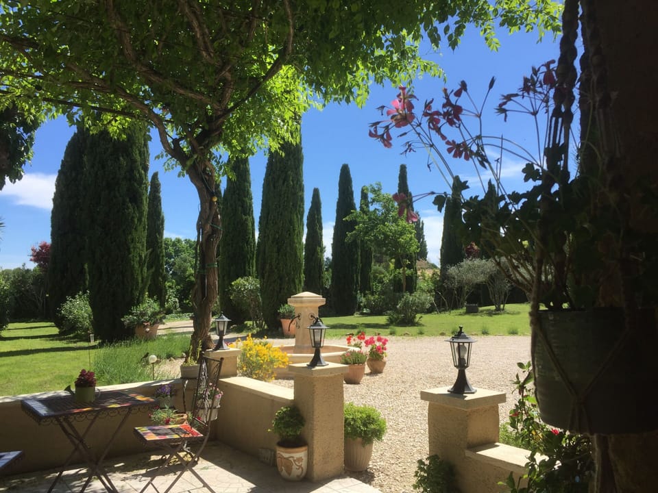 Fontaine des Magnarelles Bed and Breakfast in Pernes-les-Fontaines