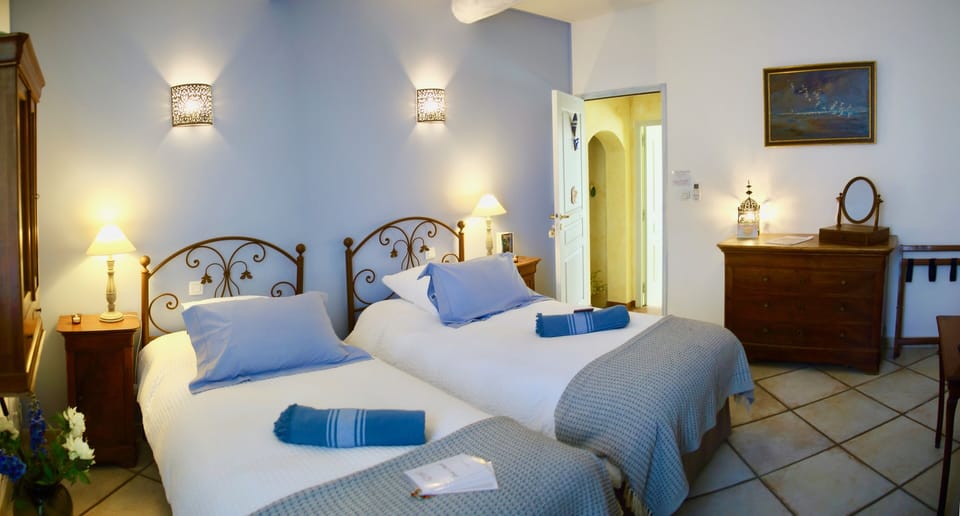 Classic Double or Twin Room, Private Bathroom, Courtyard View