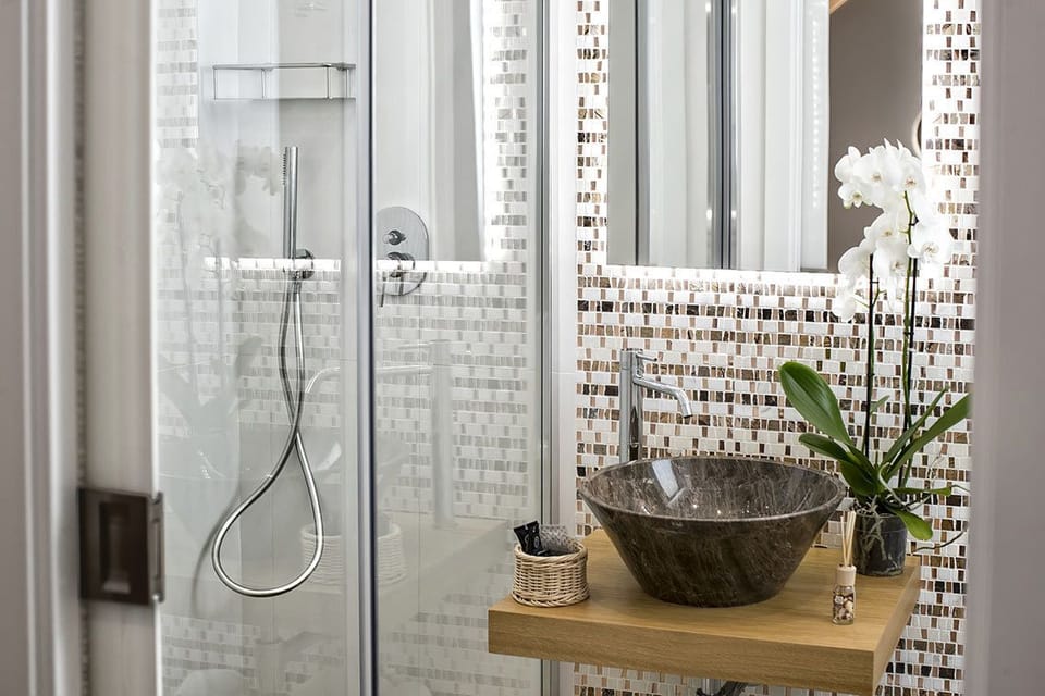 Double Room (Sabbia) | Bathroom | Shower, bidet, towels