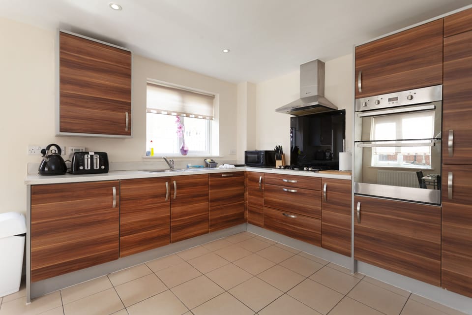 Hamber 4 Bedroom House | Private kitchen | Fridge, oven, stovetop, electric kettle