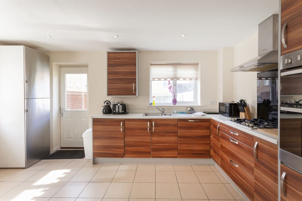 Hamber 4 Bedroom House | Private kitchen | Fridge, oven, stovetop, electric kettle