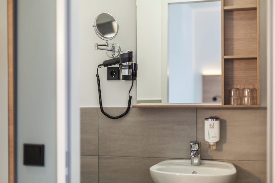 Shower, free toiletries, hair dryer, towels