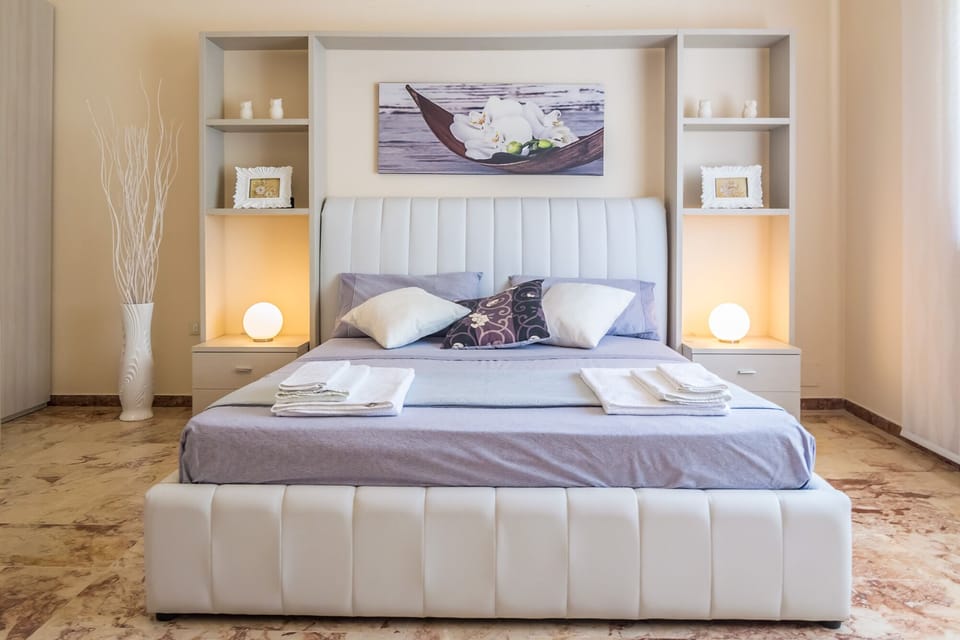 Appartamento in Villa Lazzari | Premium bedding, down comforters, minibar, individually decorated