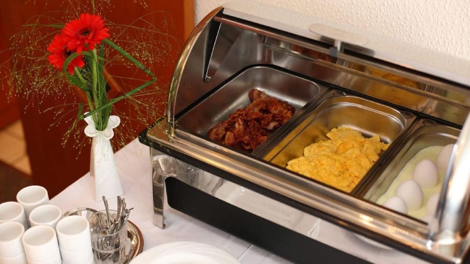 Daily buffet breakfast for a fee