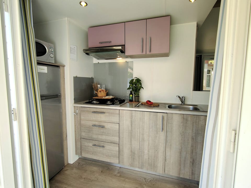 Chalet, 3 Bedrooms, Terrace | Private kitchen | Coffee/tea maker, full-size fridge, stovetop, electric kettle