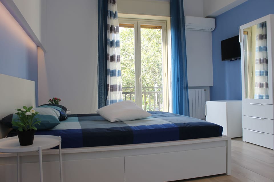 Triple Room | Down comforters, individually decorated, individually furnished, desk