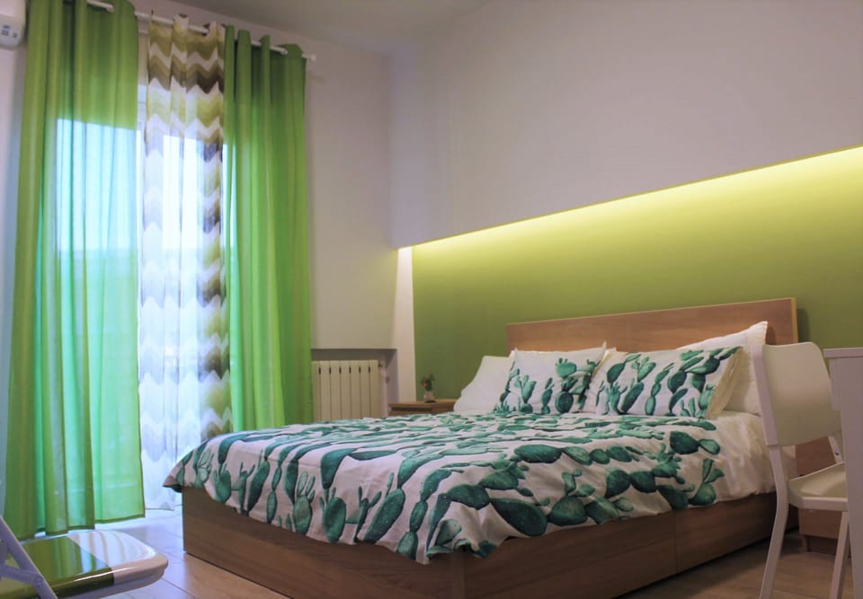 Double Room | Down comforters, individually decorated, individually furnished, desk