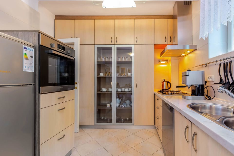 Apartment | Private kitchen | Fridge, microwave, oven, stovetop