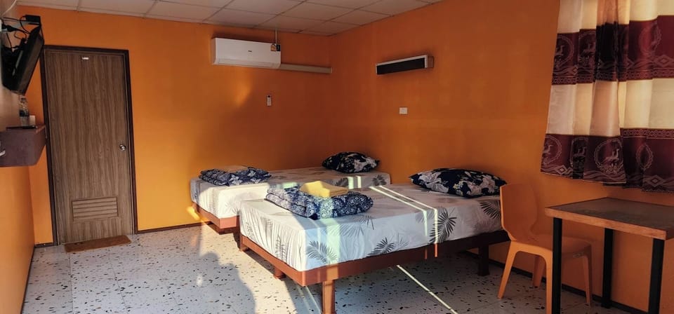 Minibar, laptop workspace, blackout drapes, free WiFi