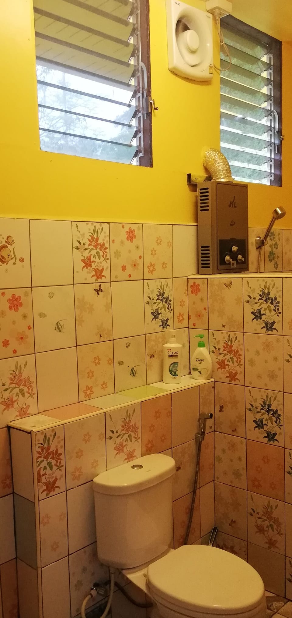 Standard Double Room | Bathroom | Shower, free toiletries, hair dryer, slippers