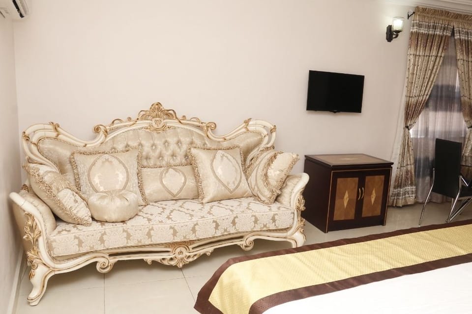 Classic Room, City View | Premium bedding, in-room safe, laptop workspace, free WiFi