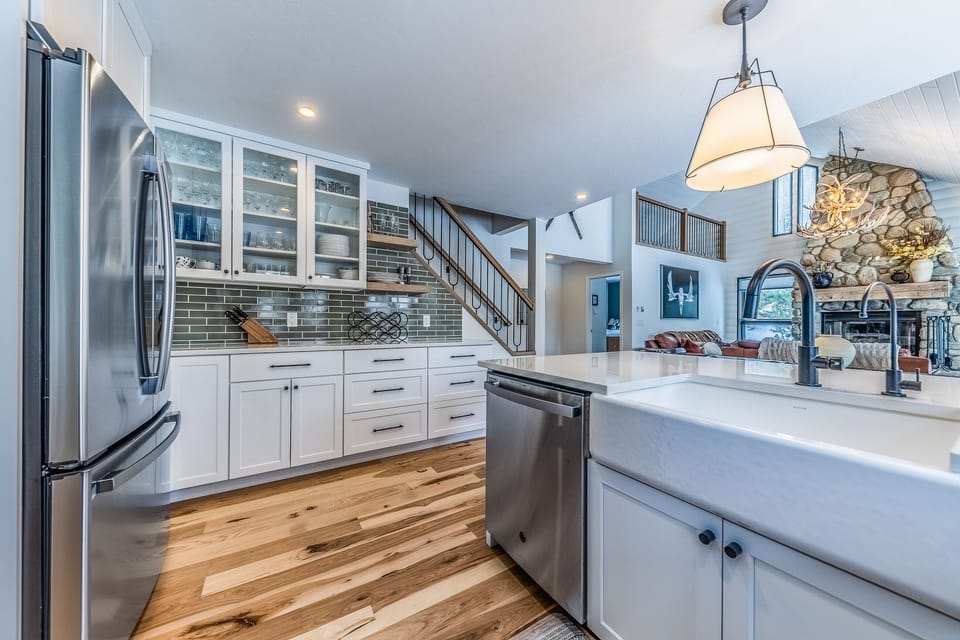 Kitchen - Granite countertops, stainless steel appliances, and huge farmhouse style sink
