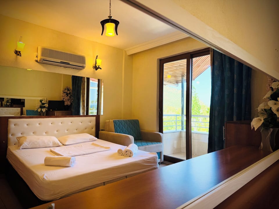 Standard Triple Room | Desk, iron/ironing board, free WiFi, bed sheets