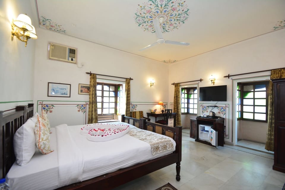 Family Room | Individually decorated, individually furnished, desk, laptop workspace