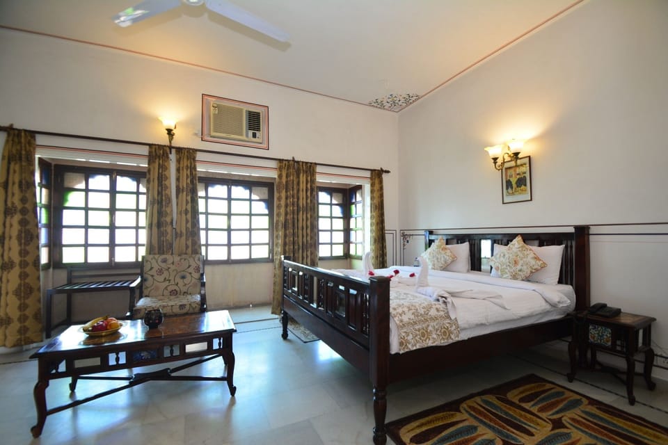 Family Room | Individually decorated, individually furnished, desk, laptop workspace