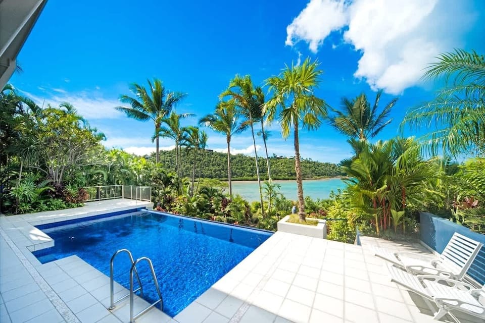 Infinity pool adults only 
Book direct and save. www.holidayinthewhitsundays.com
office number 0448253469